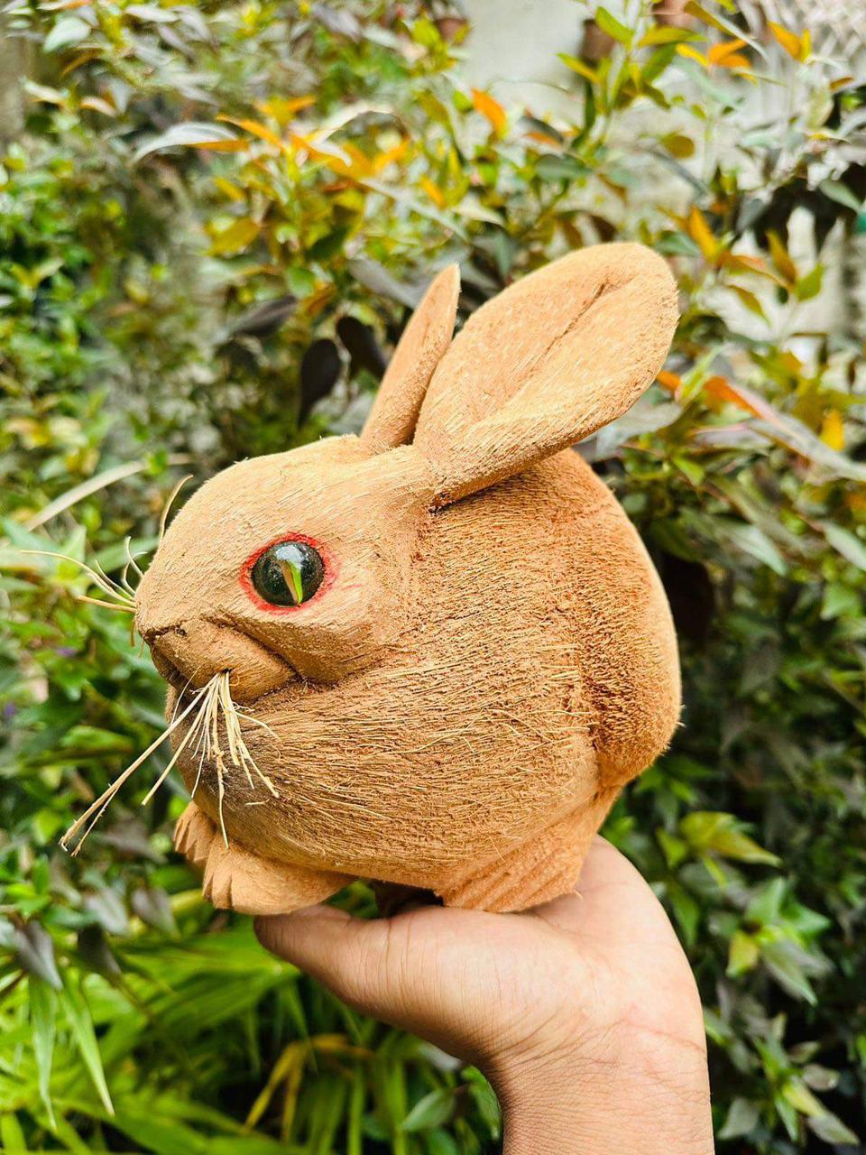 carved coconut shell animal rabbit srilanka tourists
